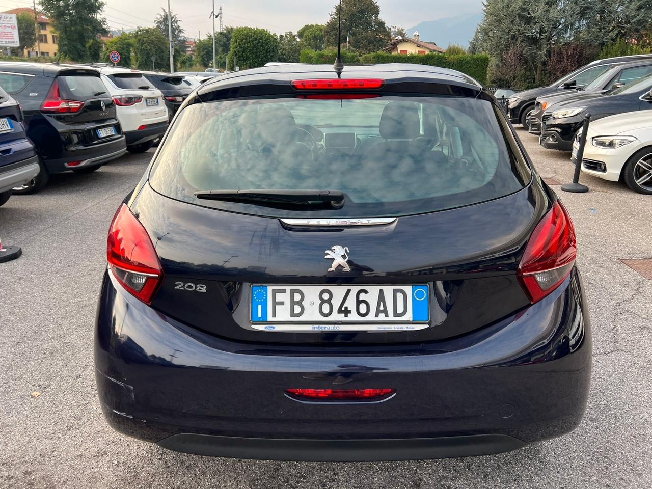 Peugeot 208 2015 5p 1.2 puretech Allure 82cv*82000km*OK NEOPAT