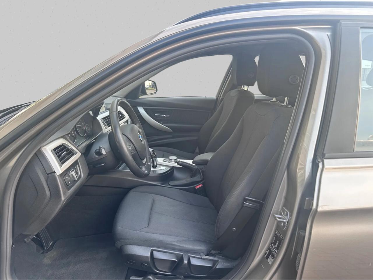 BMW 318d Touring Automatica, Fari full LED, Navi professional