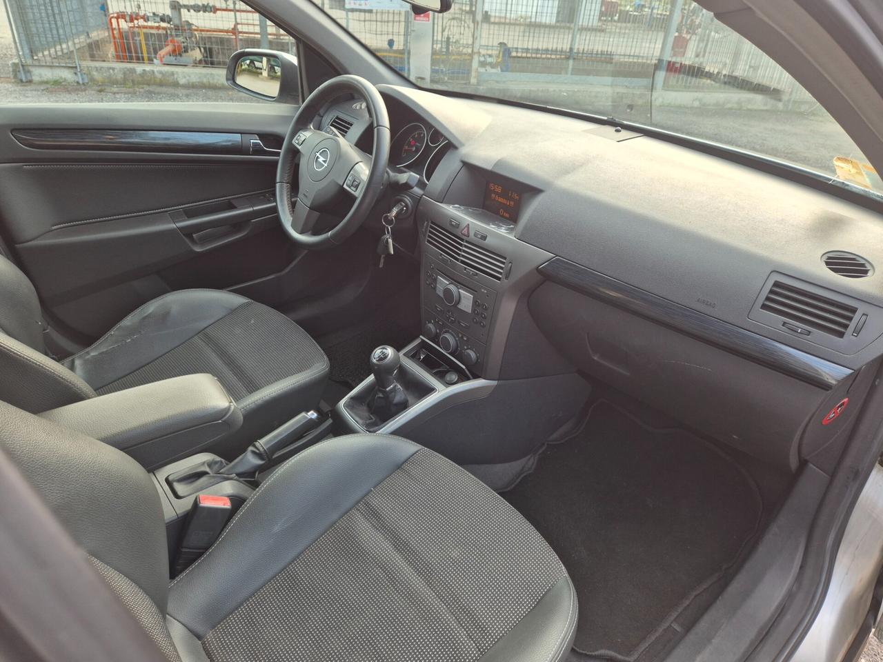 Opel Astra 1.6 16V Twinport 5 porte Cosmo