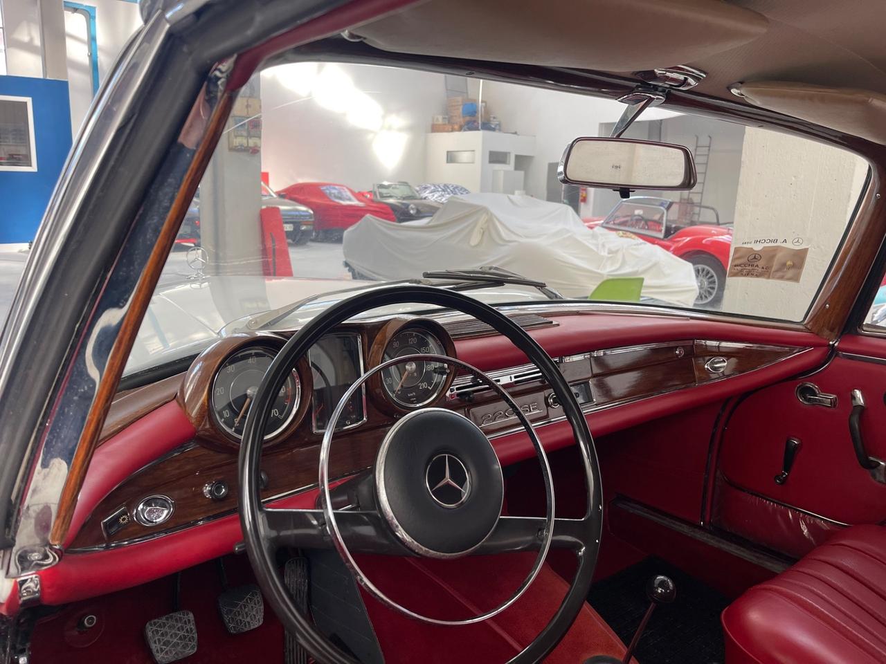 Mercedes-benz 220 W111