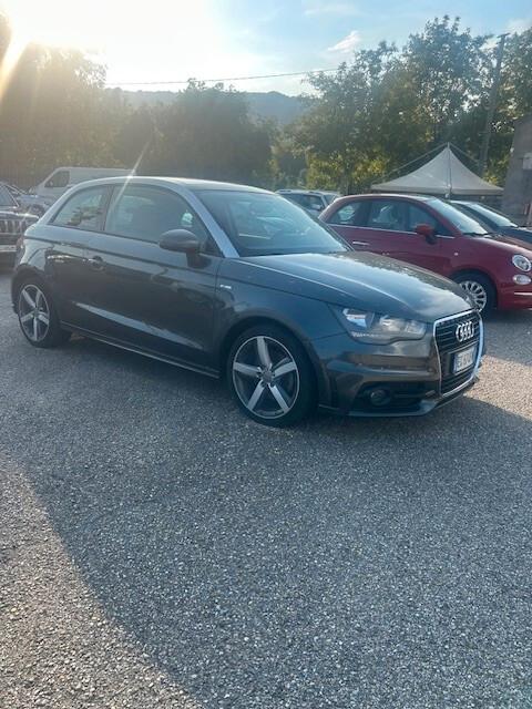 Audi A1 1.6 TDI 105 CV Ambition - 2011