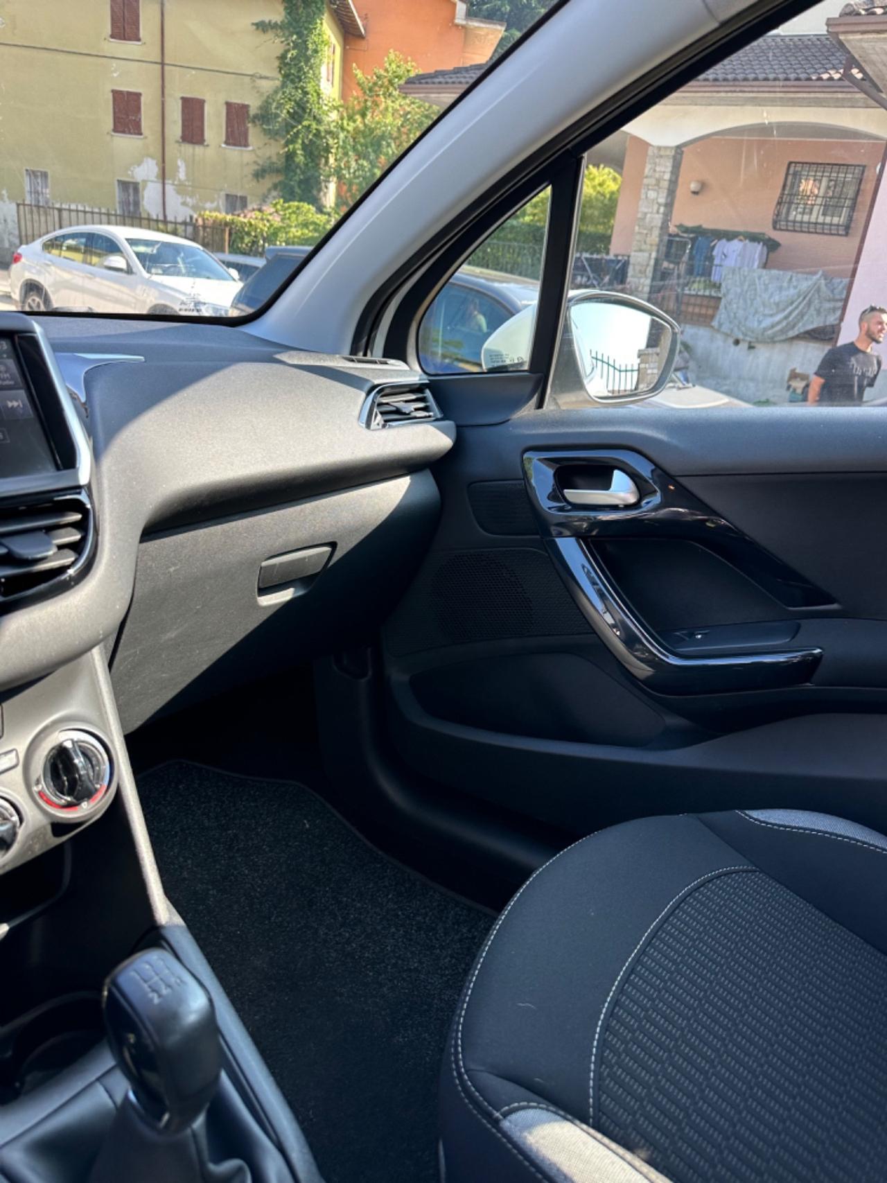 Peugeot 208 82 5P ALLURE NEOPAT KMCERT UNICOPR