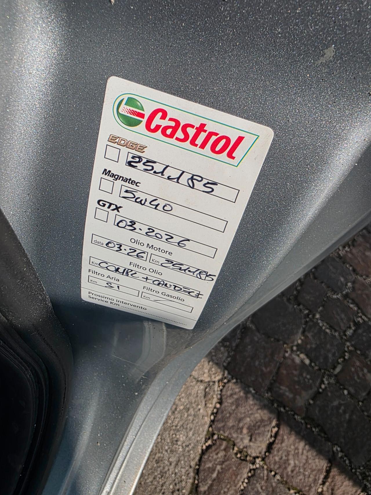 Alfa Romeo 147 1.6i 16V Twin Spark cat 3p. Con 251.000