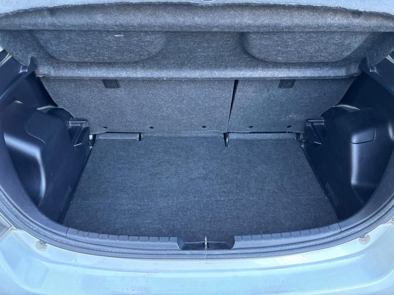 Toyota Yaris 1.4 D-4D 5 porte Lounge OK NEOPATENTATI