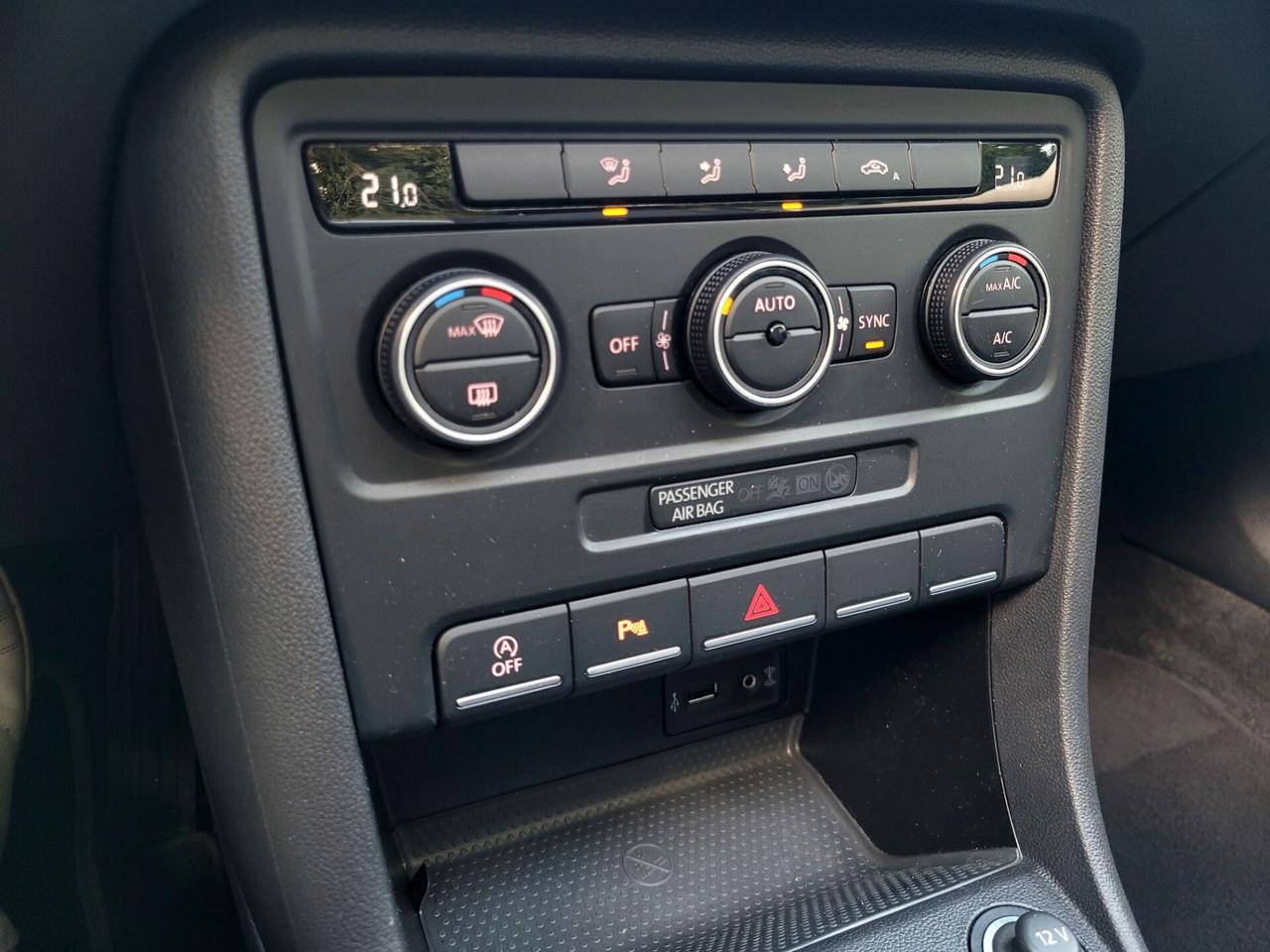 Volkswagen Maggiolino CABRIO 2.0 tdi CRUISE CARPLAY SENS. ANT+POST C.16"