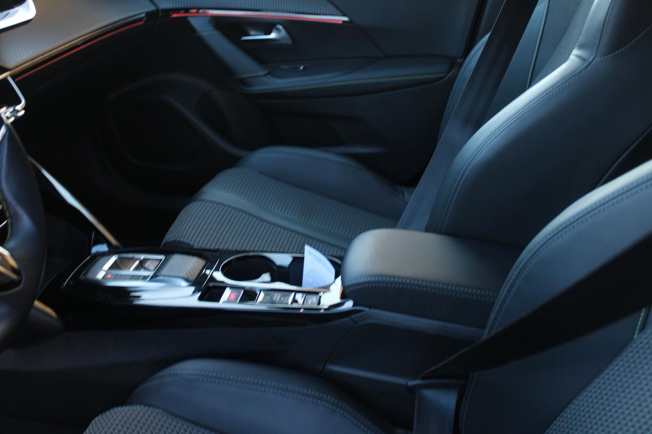 Peugeot 2008 BlueHDi 130 S&S EAT8 Allure