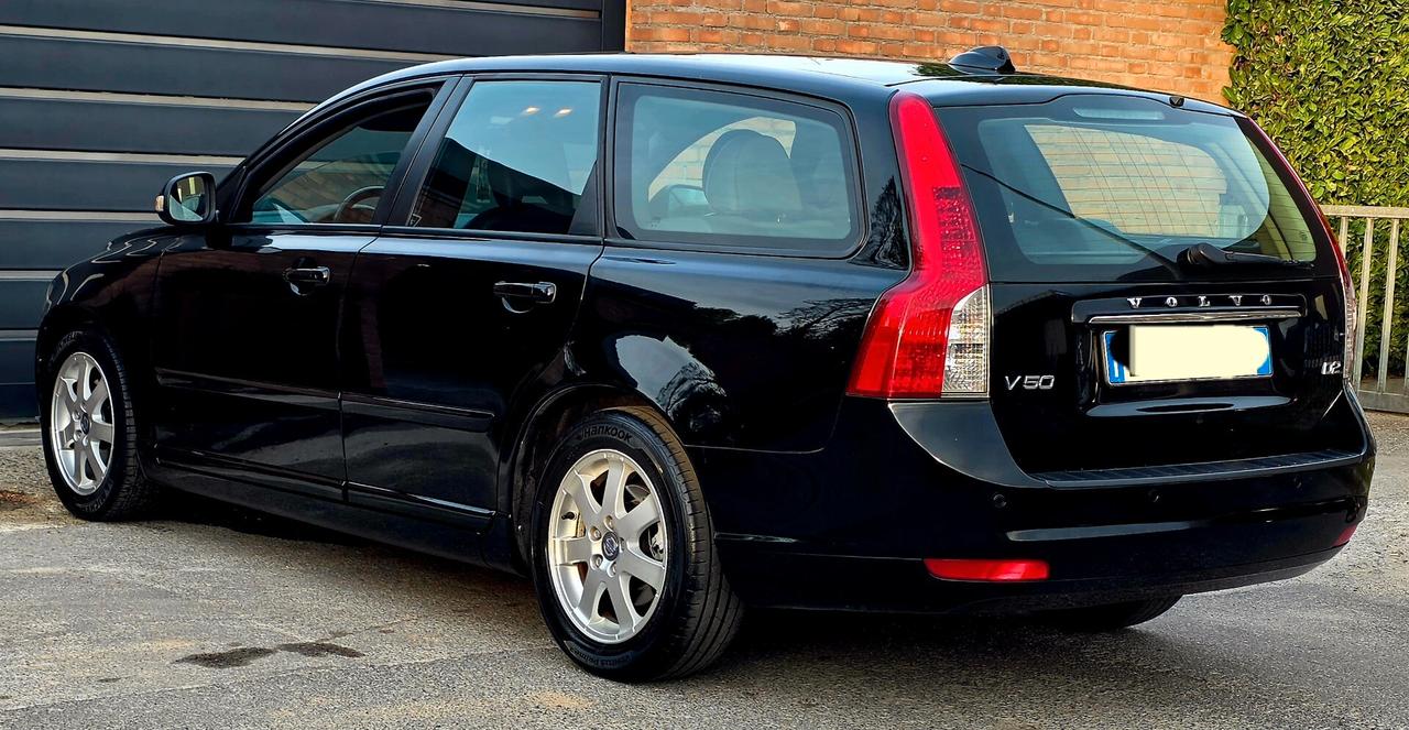 Volvo V50 D2 R-design neopatentati euro5B