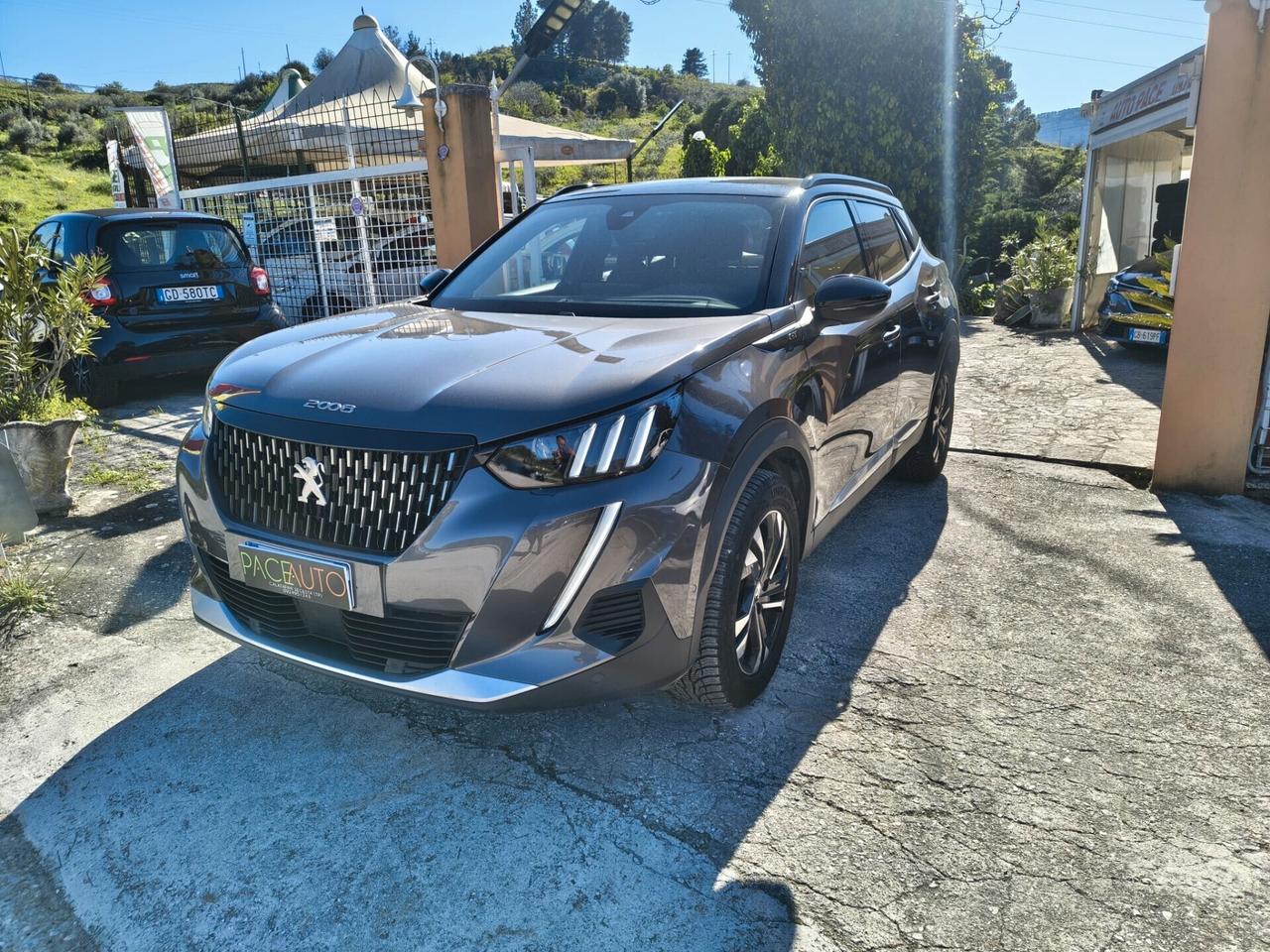 Peugeot 2008 BlueHDi 130 S&S EAT8 GT e Peugeot 2008 ALLURE 110CV