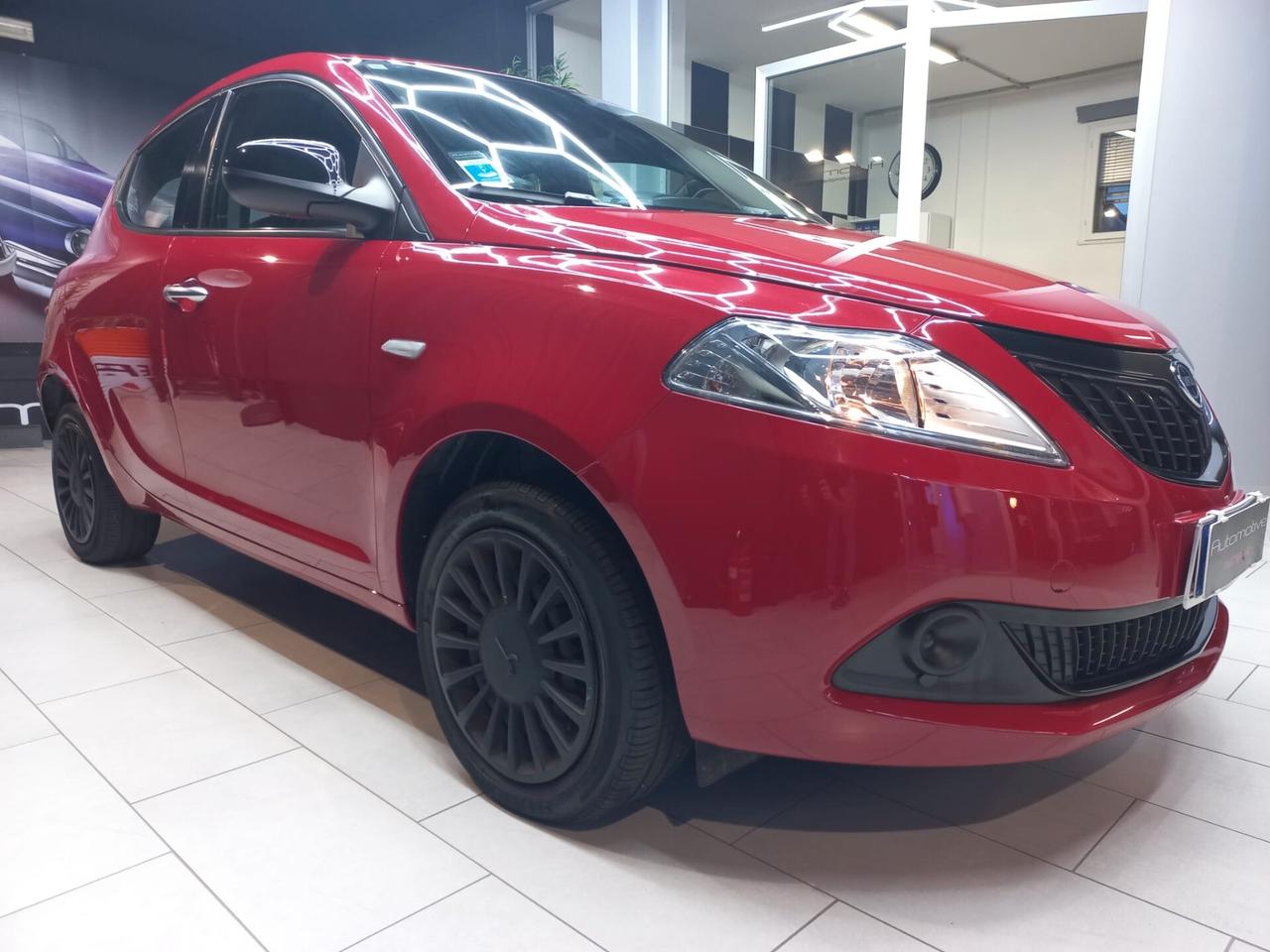 Lancia Ypsilon 1.0 FireFly 5 porte S&S Hybrid Silver