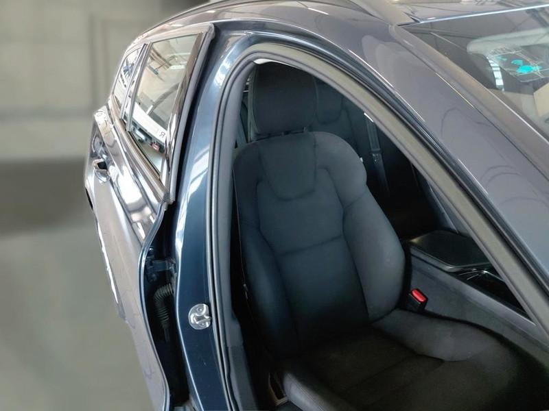 VOLVO V60 B4 D AUTOM. MOMENTUM BUSINESS STATION WAGON