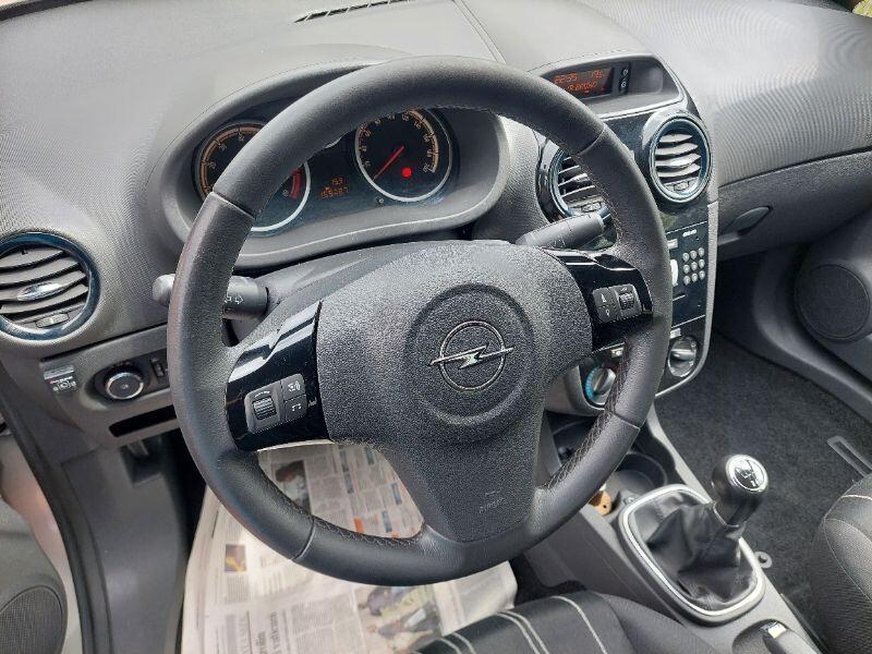 Opel Corsa 1.2 80CV 3 porte GPL-TECH Edition gomme nuove e frizione