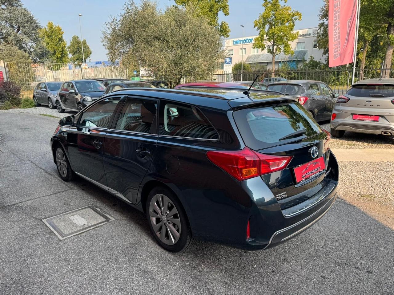 Toyota Auris Touring Sports 1.8 Hybrid Lounge