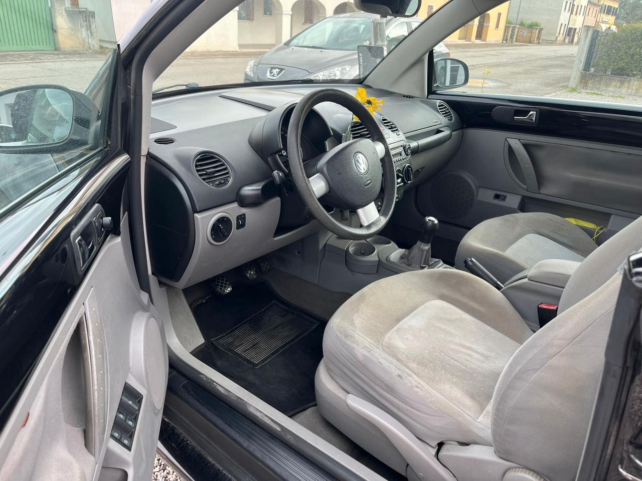 Volkswagen New Beetle 1.6 Cabrio