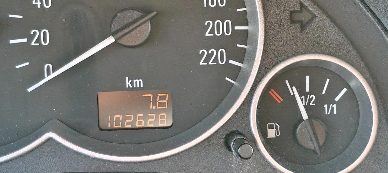 Opel Corsa 1.0 Benzina - Neopatentati