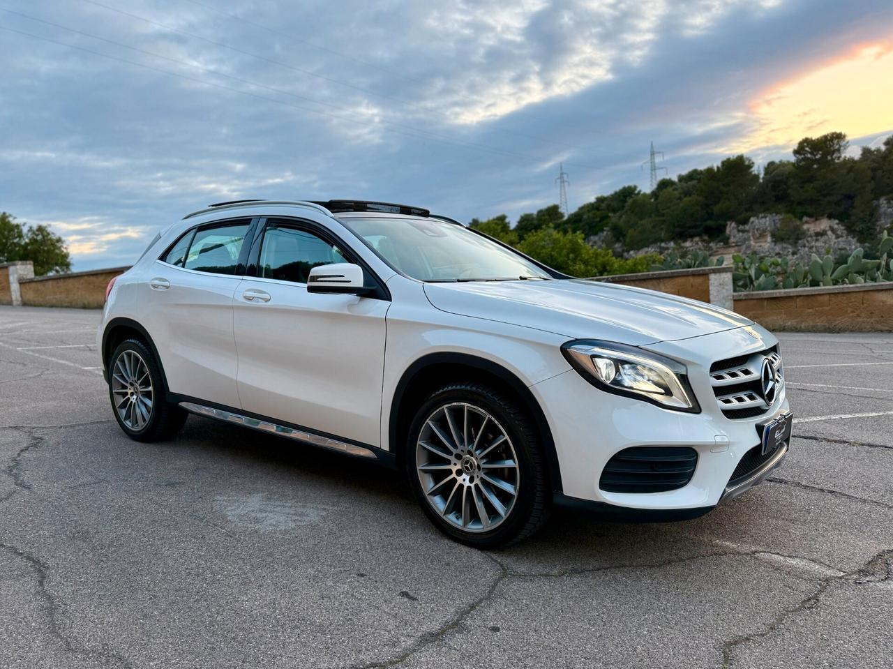Mercedes GLA200 4MATIC 136/PREMIUM AMG/TETTO/19"