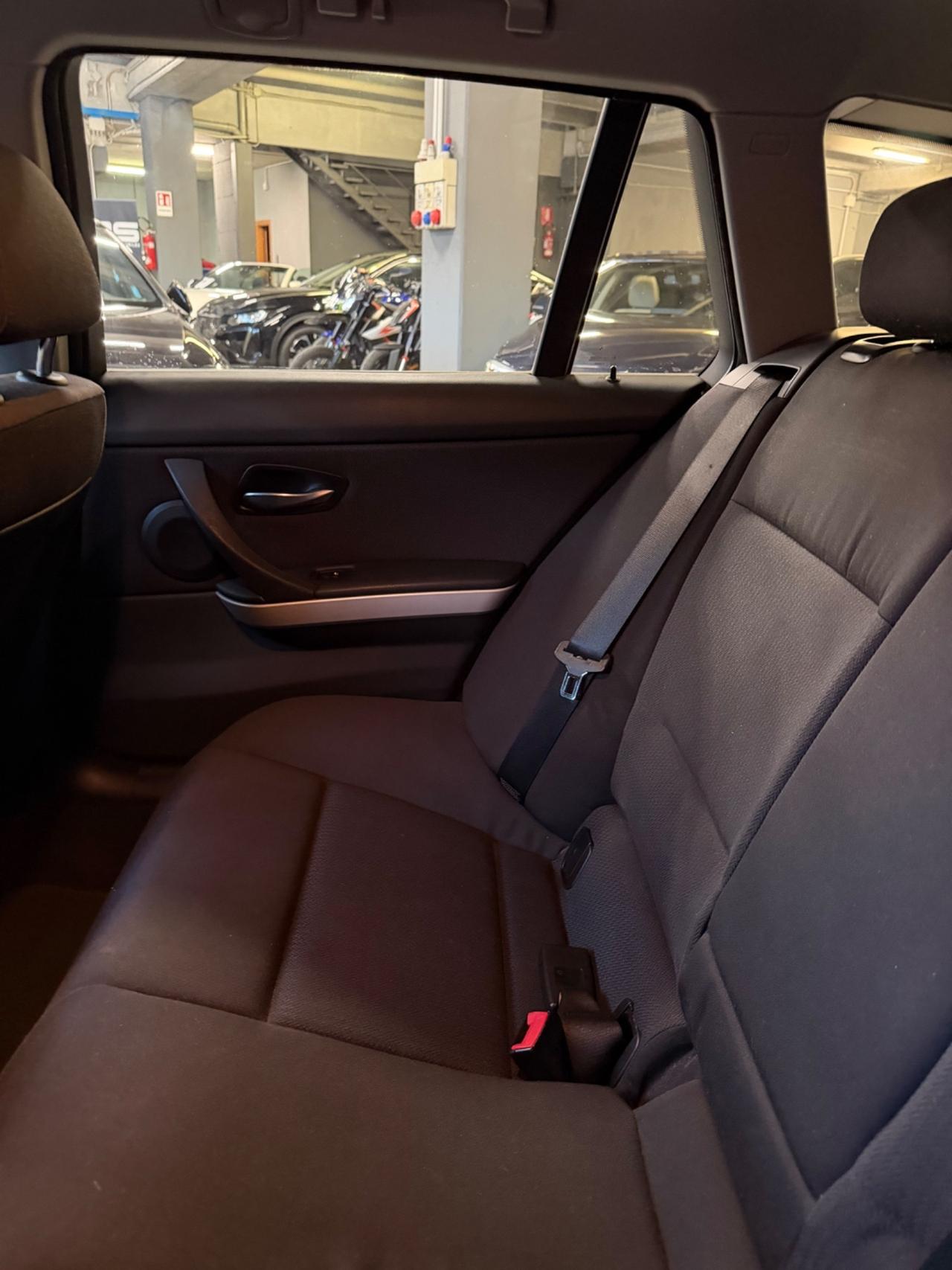 Bmw 318d TOURING ATTIVA KMCERT NAVIPRO