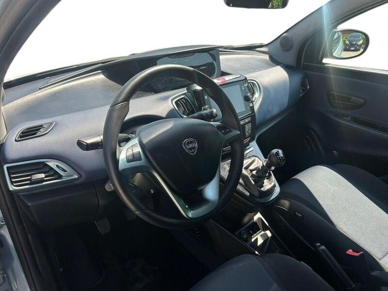 Lancia Ypsilon 1.0 FireFly 70cv Hybrid Platino