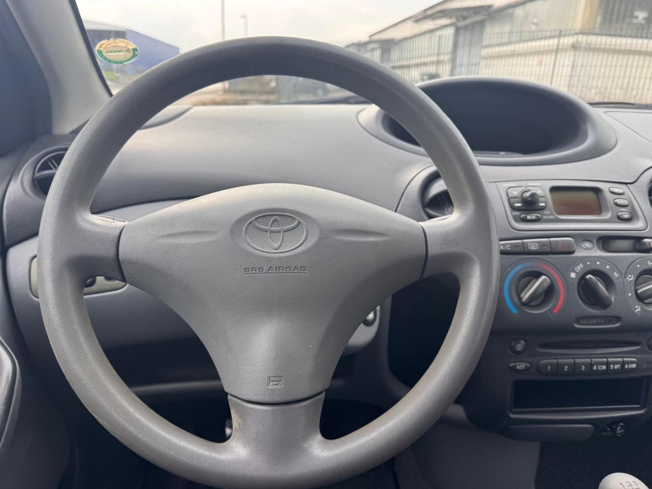 Toyota Yaris 1.0i 16V cat 5 porte Sol