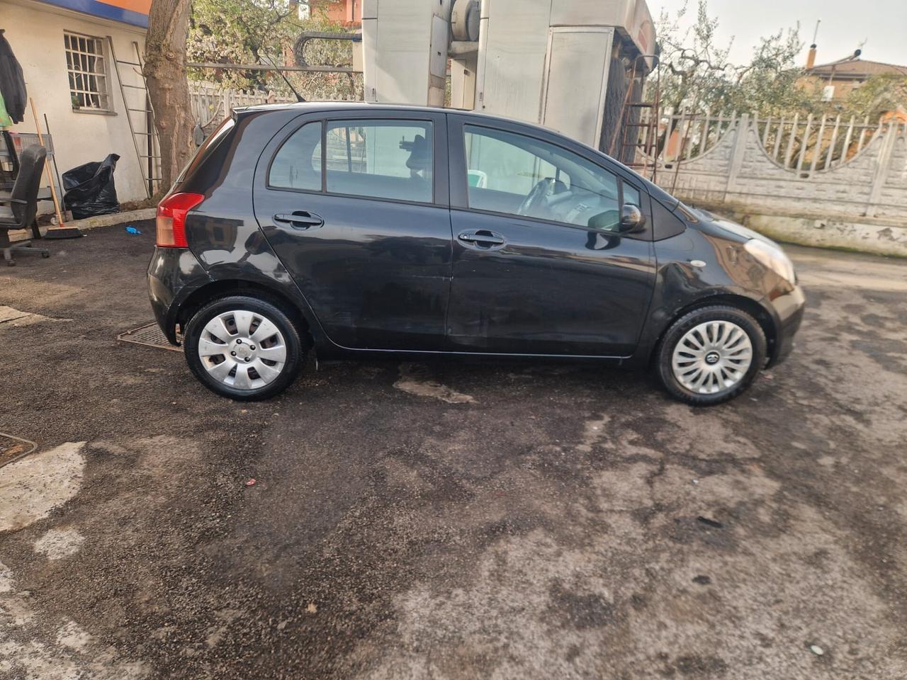 Toyota Yaris 1.0 5 porte