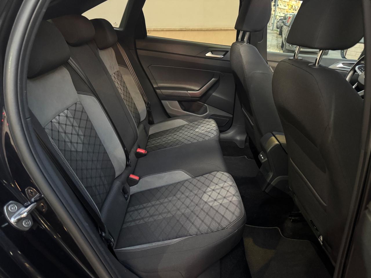 Volkswagen Taigo 1.0 TSI 110 CV DSG R-Line TETTO