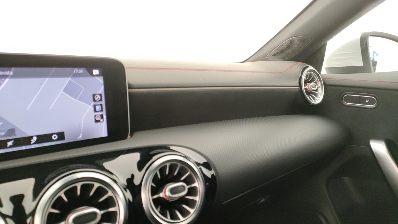 Mercedes-Benz CLA Shooting Brake 200 Premium auto