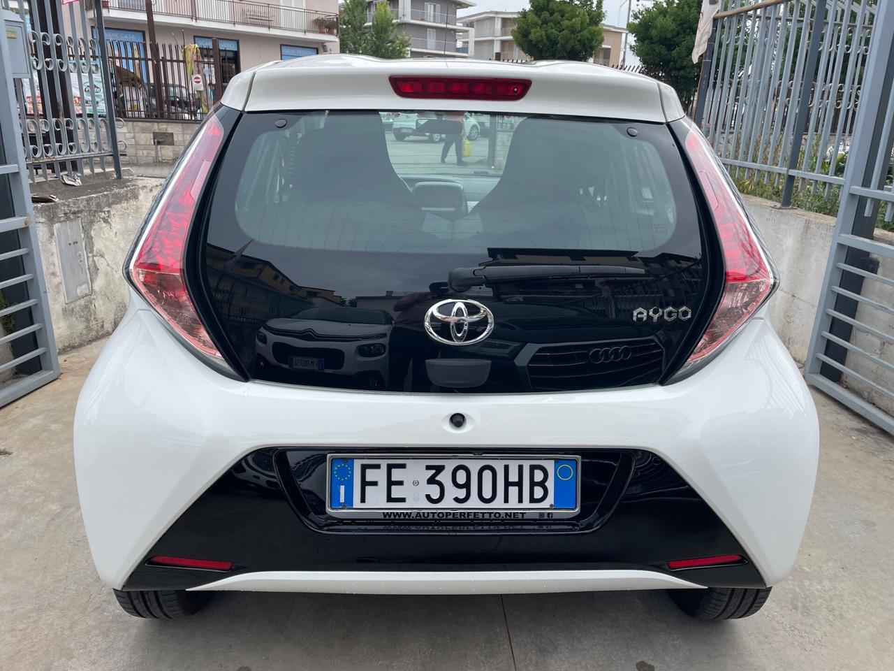 Toyota Aygo 1.0 VVT-i 69 CV 5 porte x-wave MMT