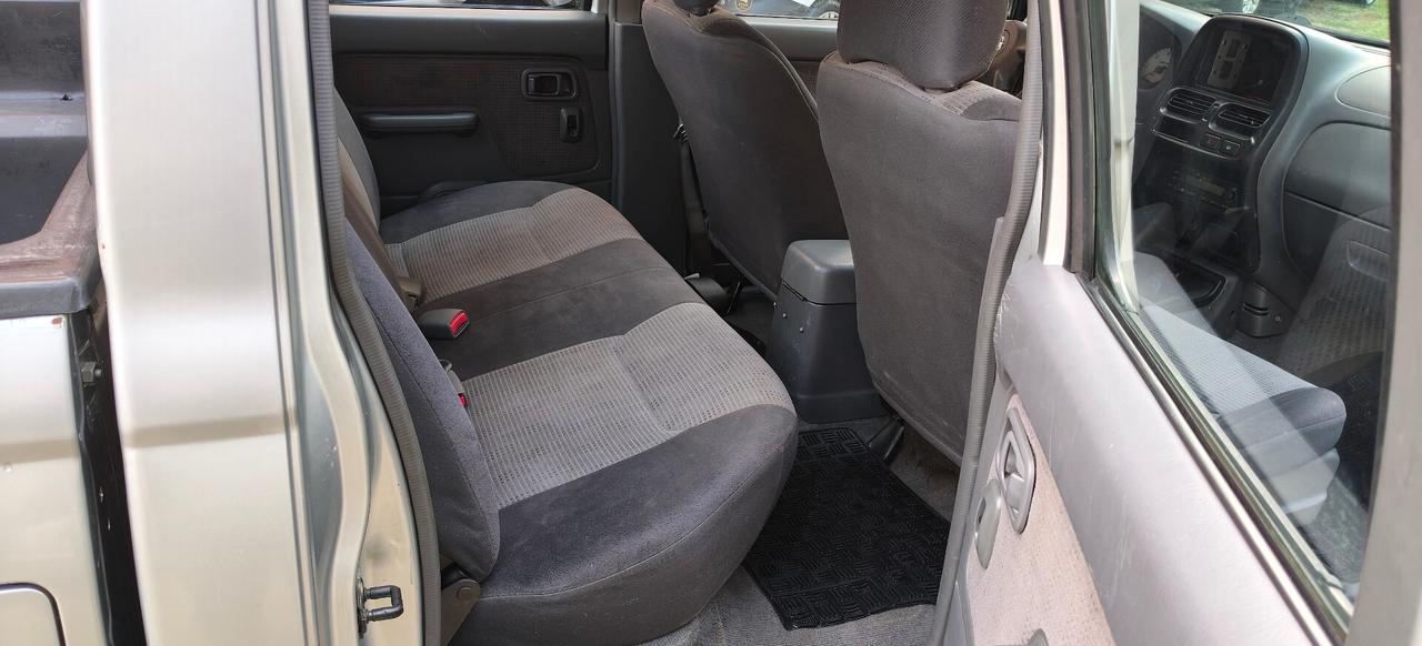 Nissan Navara 2.5 td Double Cab PICK UP