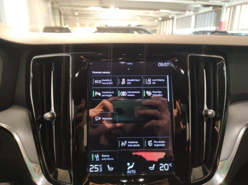 VOLVO V60 (2018-->) - V60 B4 (d) Geartronic Momentum Business