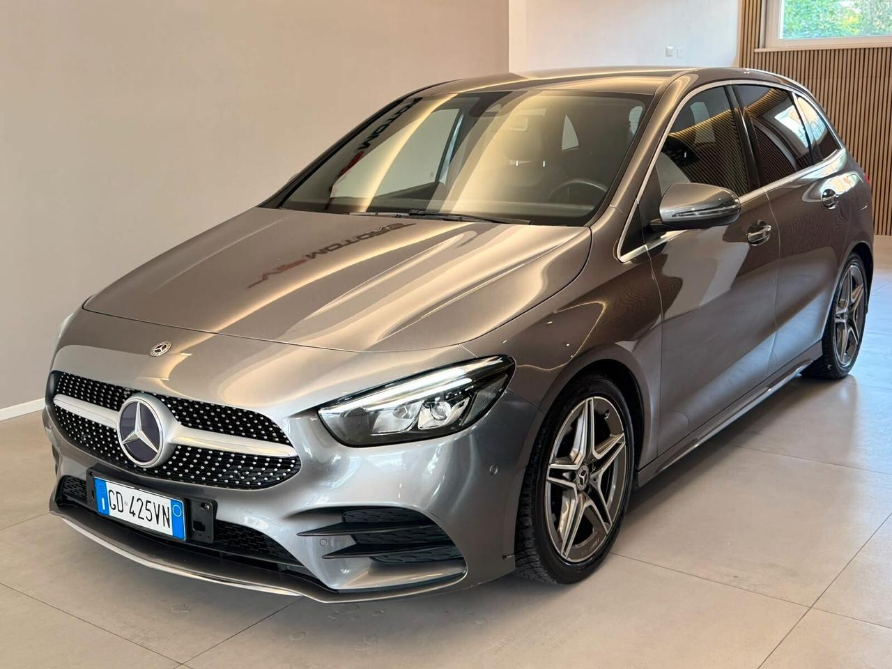MERCEDES-BENZ CLASSE B 180D PREMIUM AMG LINE AUTOMATICA FULL