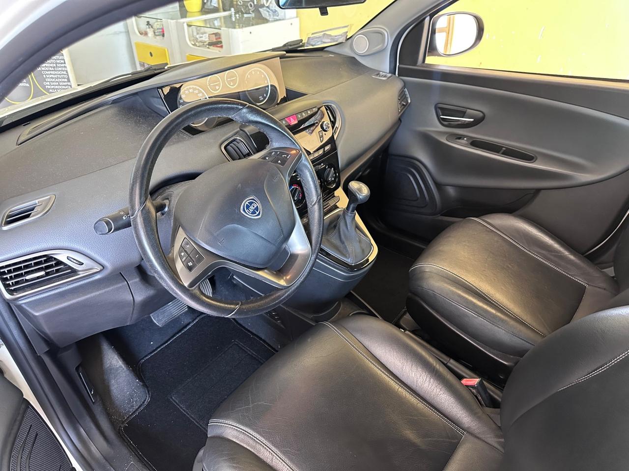 Lancia Ypsilon cambio automatico