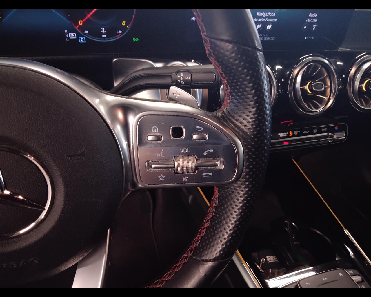Mercedes-Benz GLB - X247 2019 - GLB 180 d Premium auto