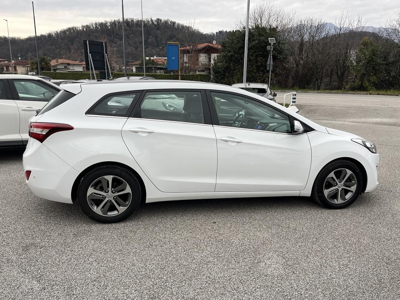 HYUNDAI I30 SW 1600 CRDI 110 CV COMFORT