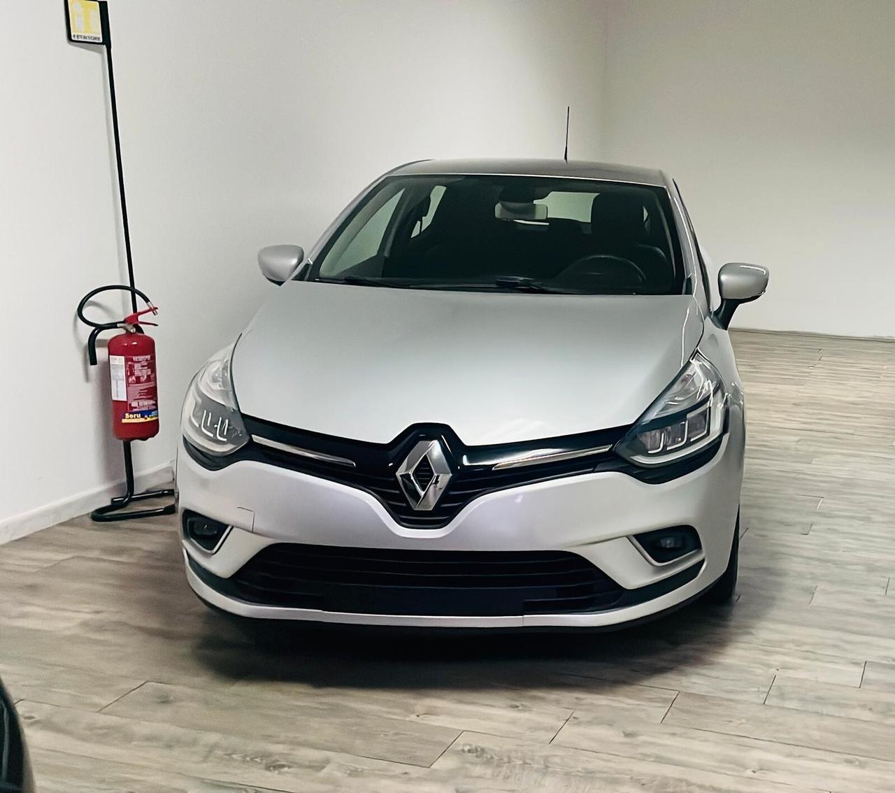 Renault Clio dCi 8V 90 CV 5 porte Moschino Intens