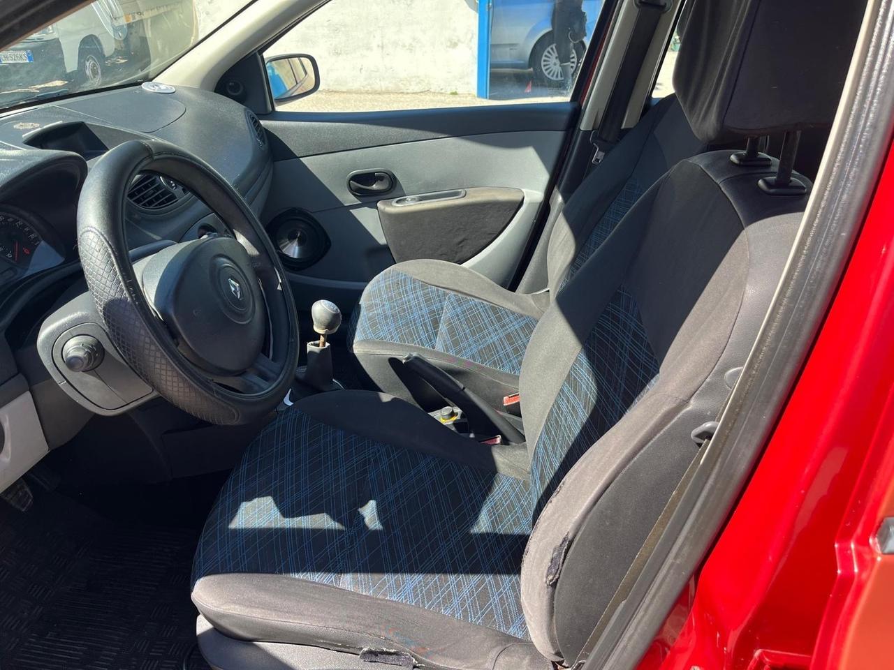 Renault clio 5P-1.2 benz - full -2007