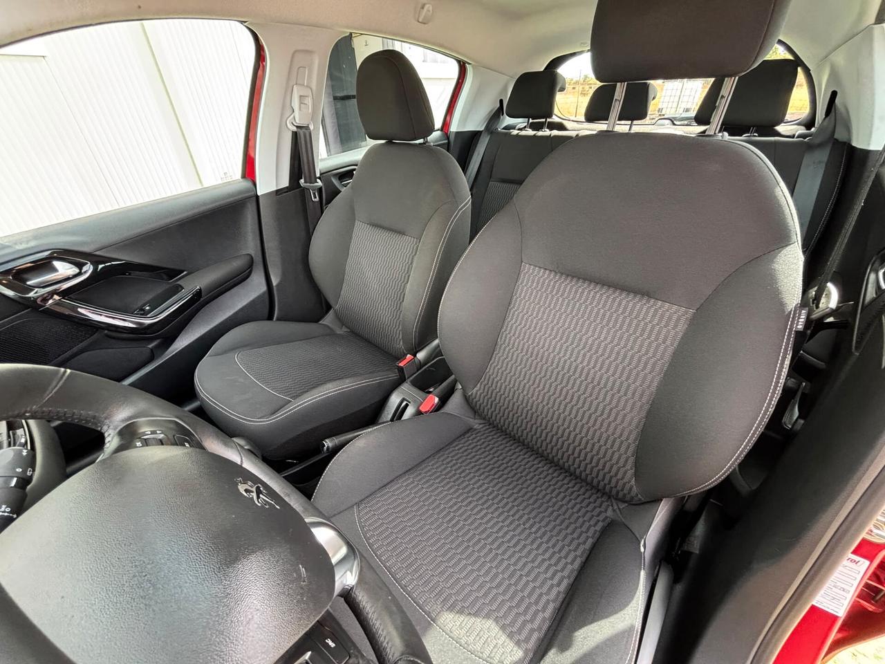 Peugeot 208 Utilitaria 1.2 Benzina