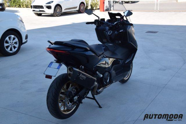 YAMAHA T-Max 560 Tech Max akrapovic