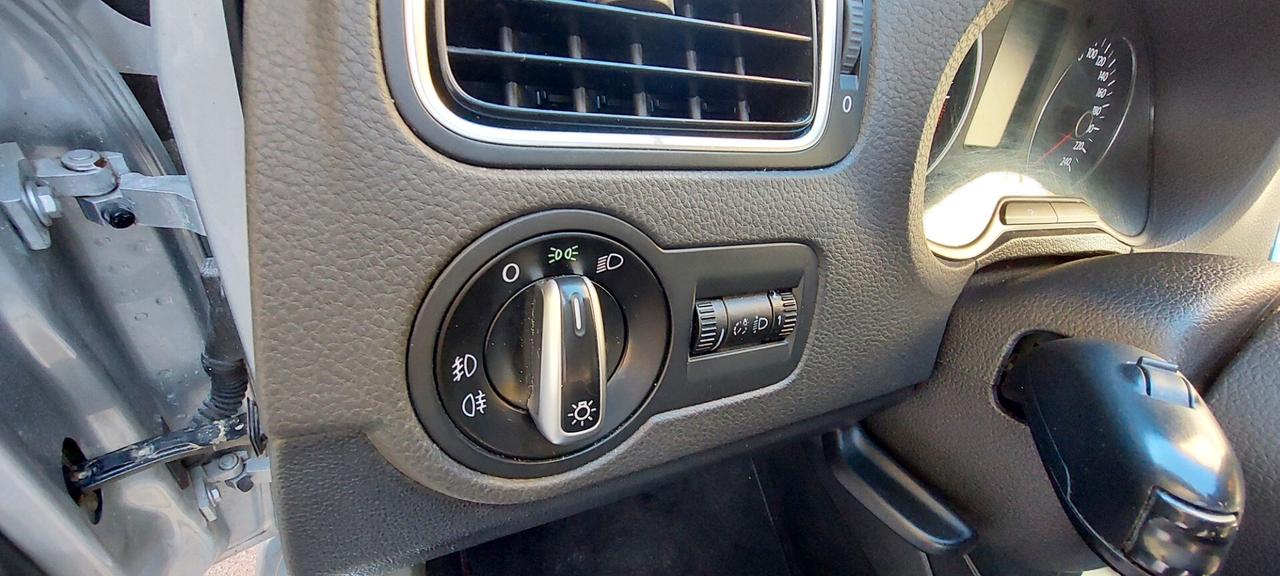 POLO 1,6 DIESEL 90 CV TELEFONO SENSORI COMANDI AL VOLANTE LEGA IMPECCABILE X NEOPATENTATI