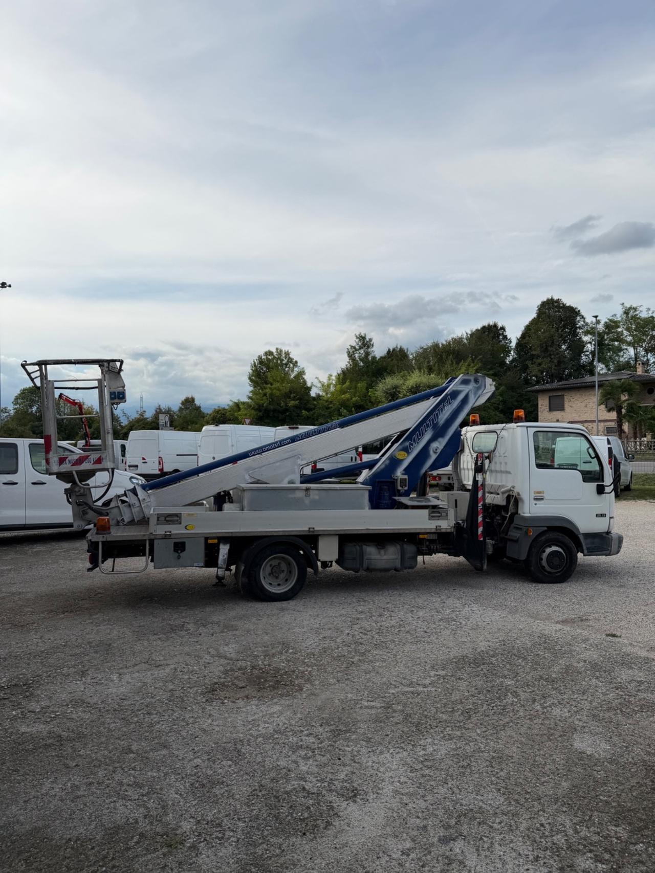 Nissan Cabstar piattaforma aerea multinel