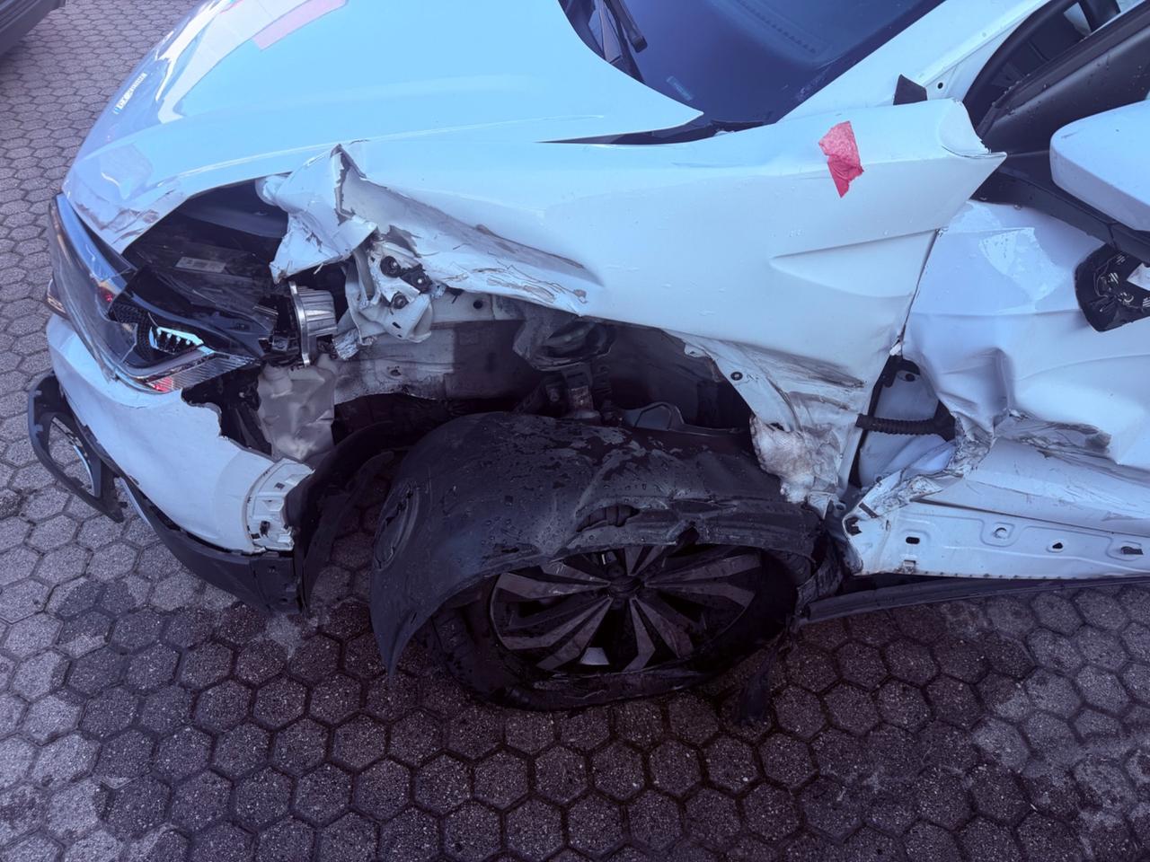 Volkswagen T-Cross 1.0 TSI INCIDENTATA