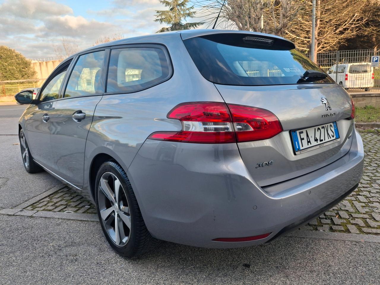 Peugeot 308-1.6 HDi 100 SW Business*SOLO 79000 KM.*