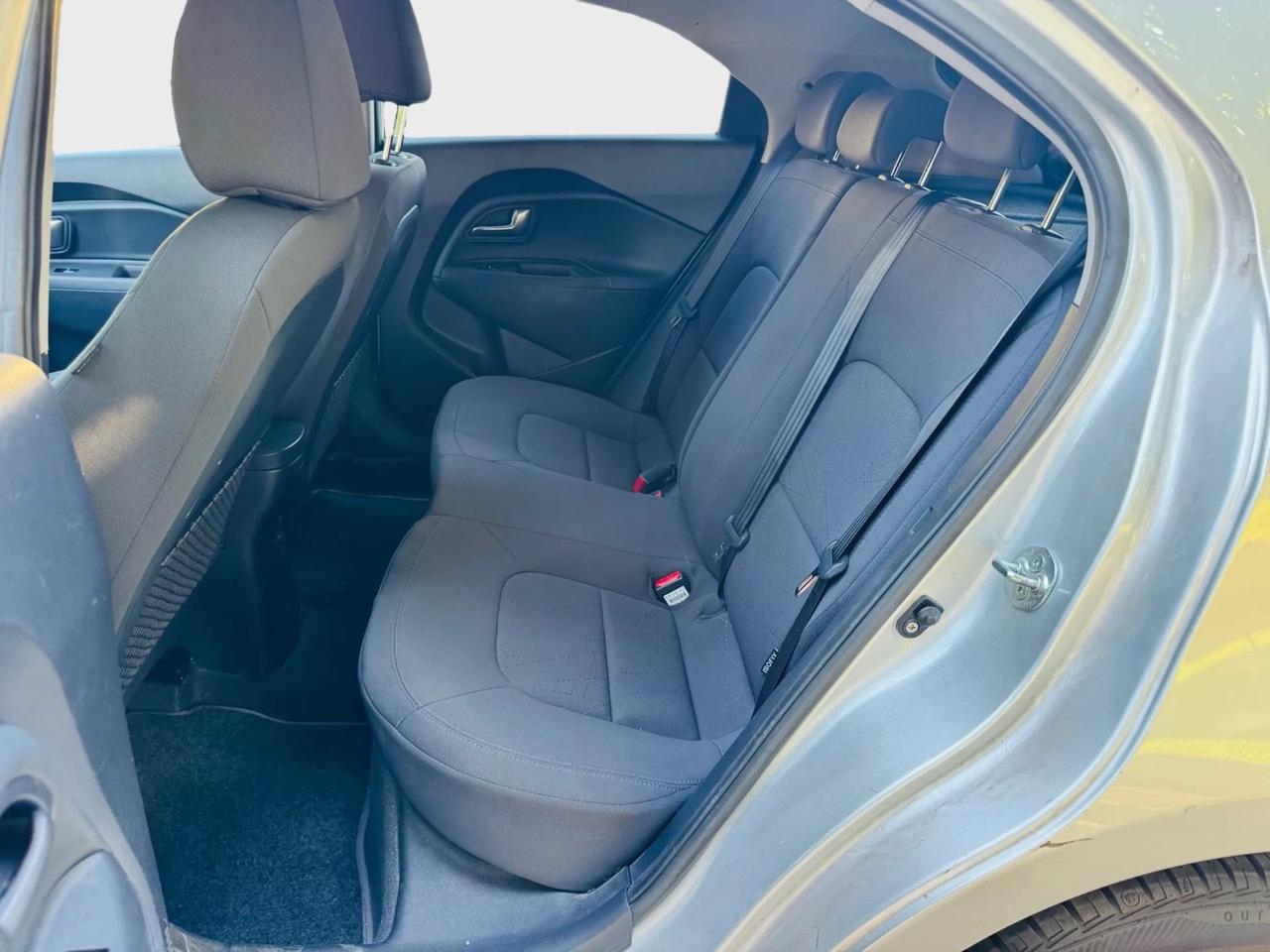 Kia Rio 1.2 benzina 2013 110.000km garanzia 12 mesi neo patentati