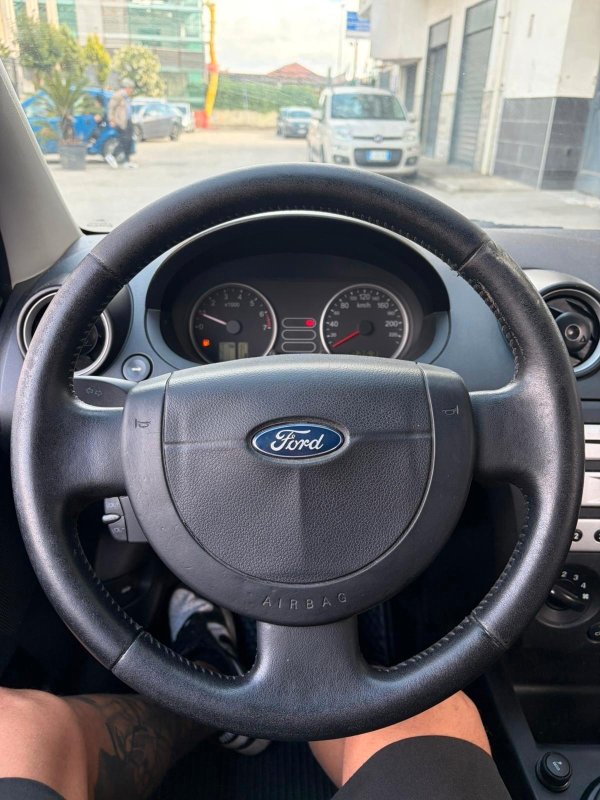 Ford Fiesta 1.2 16V 3P GHIA