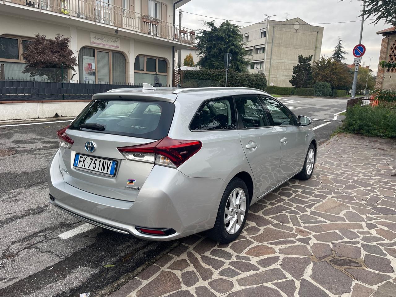 Toyota Auris Touring Sports 1.8 Hybrid Lounge