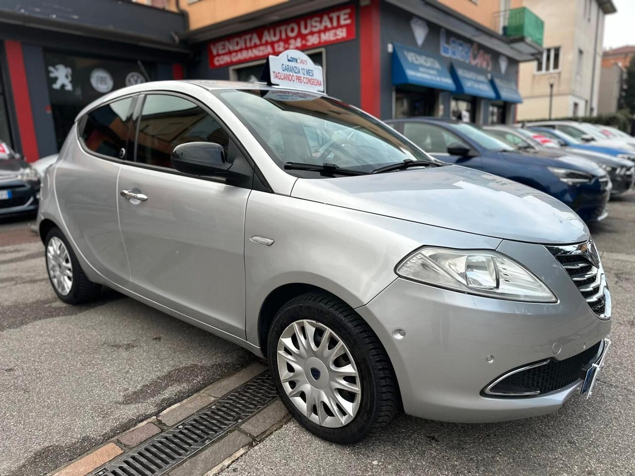 Lancia Ypsilon 0.9 TwinAir 85 CV 5 porte S&S Silver NEOPATENTATI