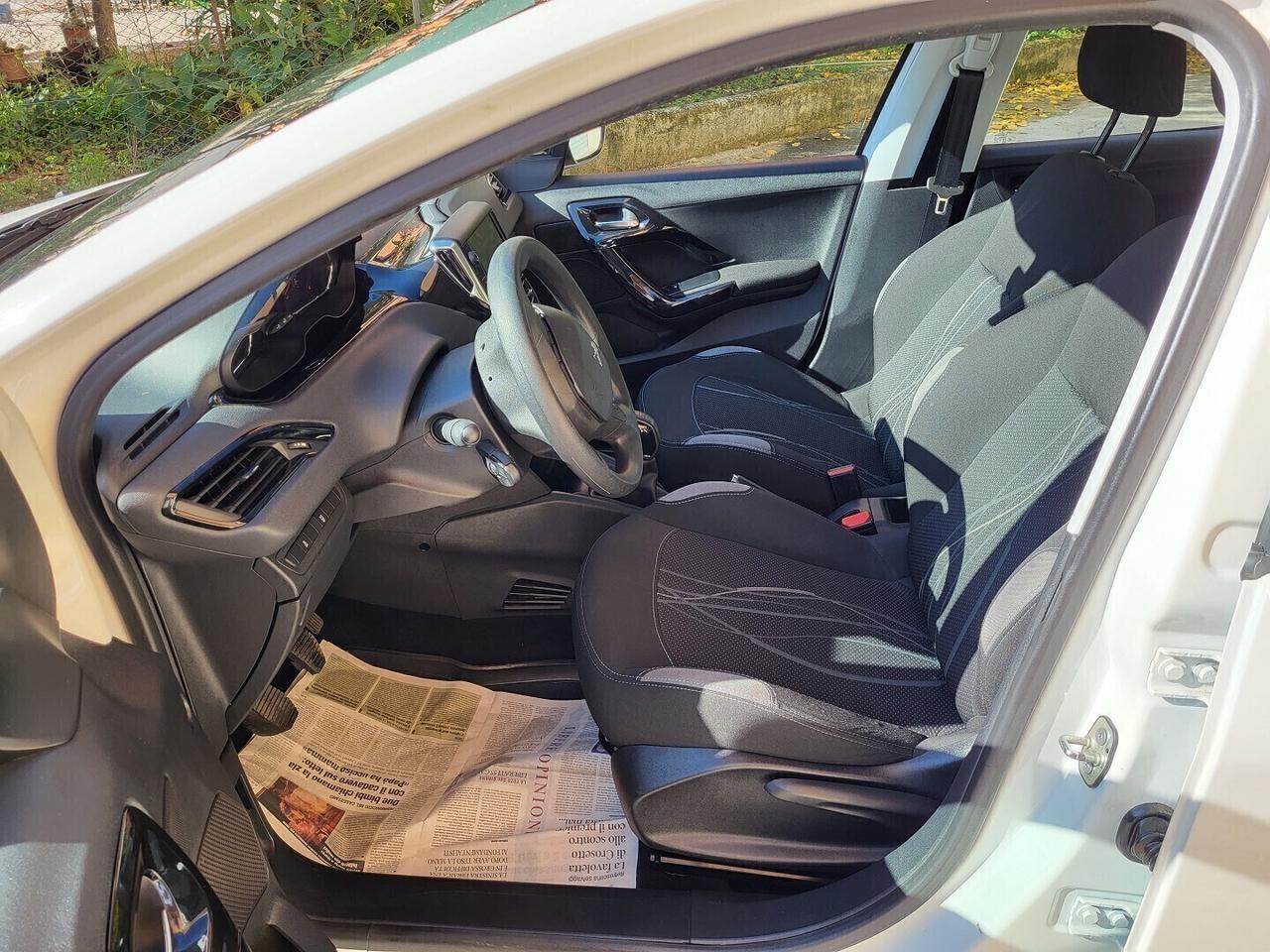 PEUGEOT 208 1,4 HDI-UNICA PROPRIETAR-4 REVISIONI