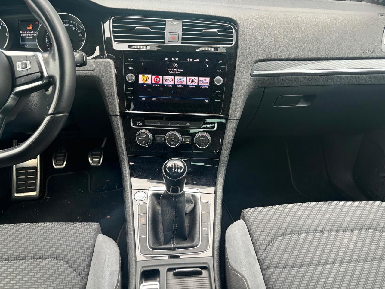 Volkswagen Golf 1.5 TSI 5p. R-line