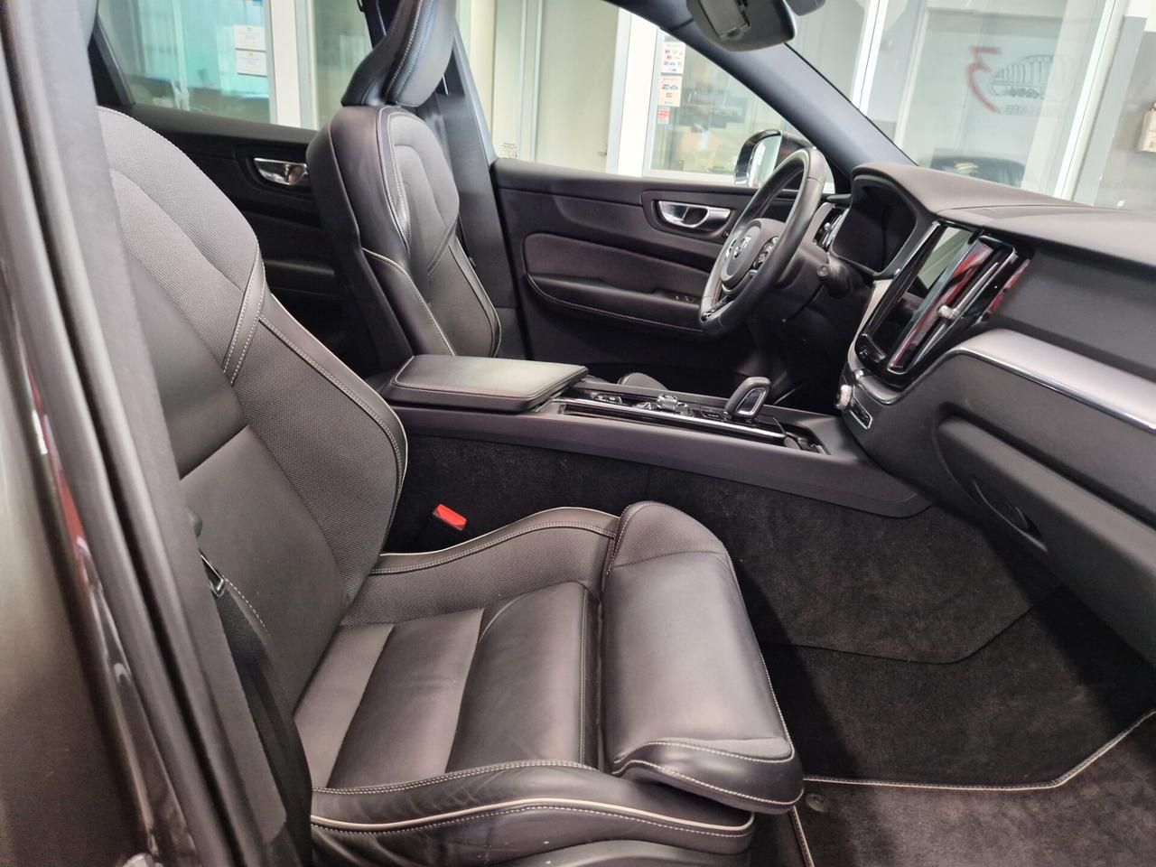 Volvo XC 60 XC60 B4 (d) AWD Geartronic R-design