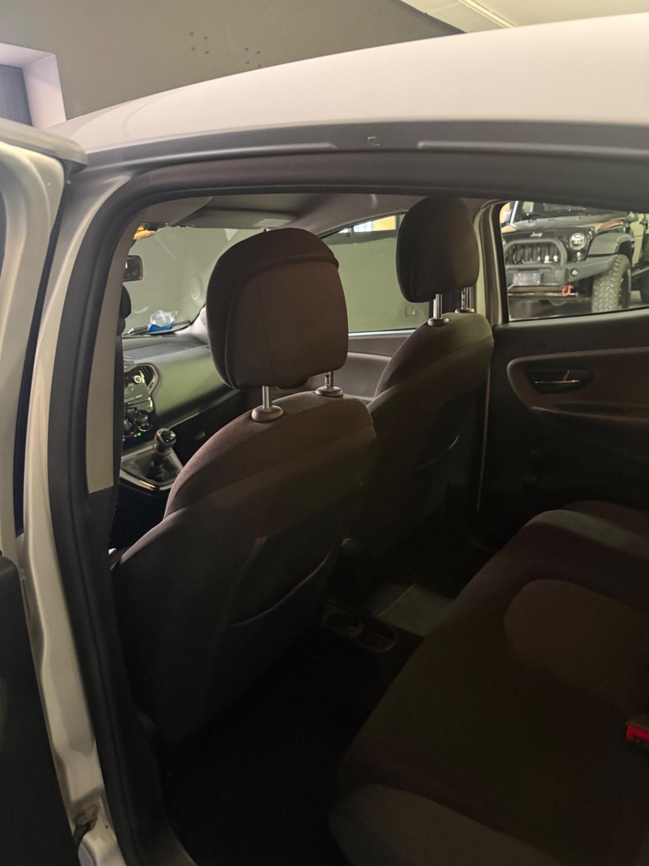 Lancia Ypsilon 1.2 69 CV 5 porte GPL Ecochic Silver