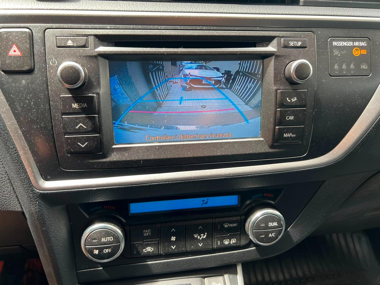 Toyota Auris TS 1.8 Hybrid Lounge - BATTERIE SOSTITUITE
