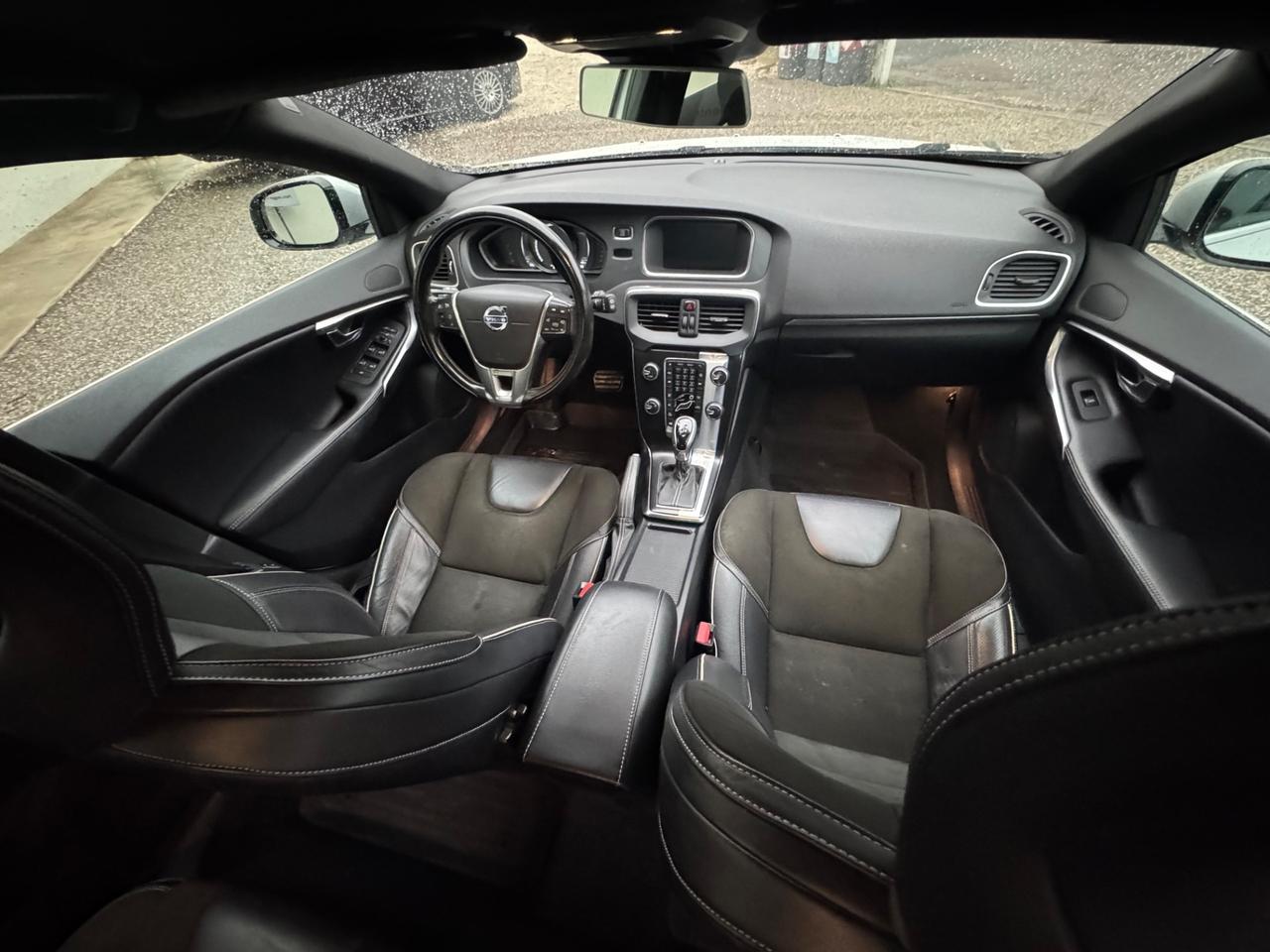 Volvo V40 D2 1.6 Powershift R-design Kinetic